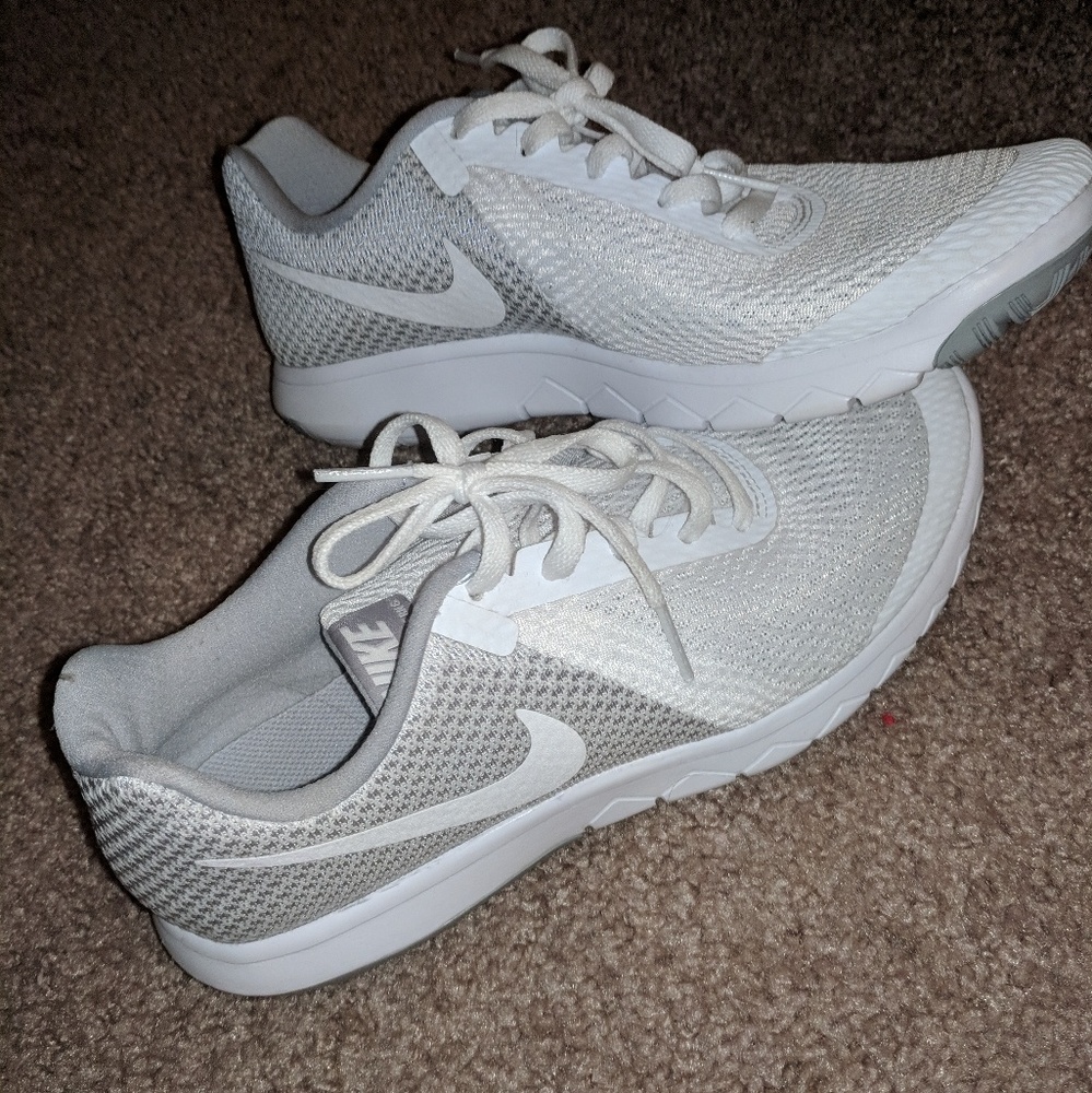 BRAND NEW Nike Flex Experience Running Shoes